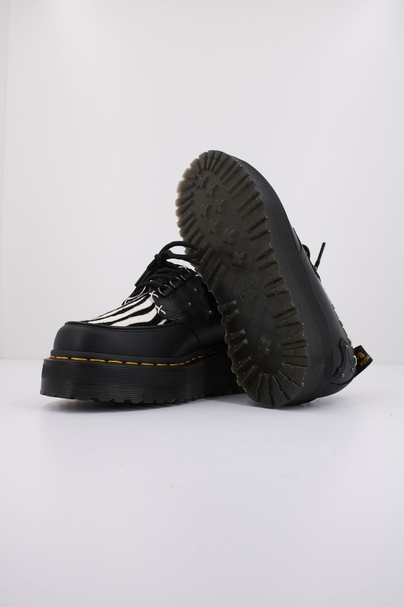 DR. MARTENS RAMSEY QUAD 3I en color ANIMAL PRINT (4)