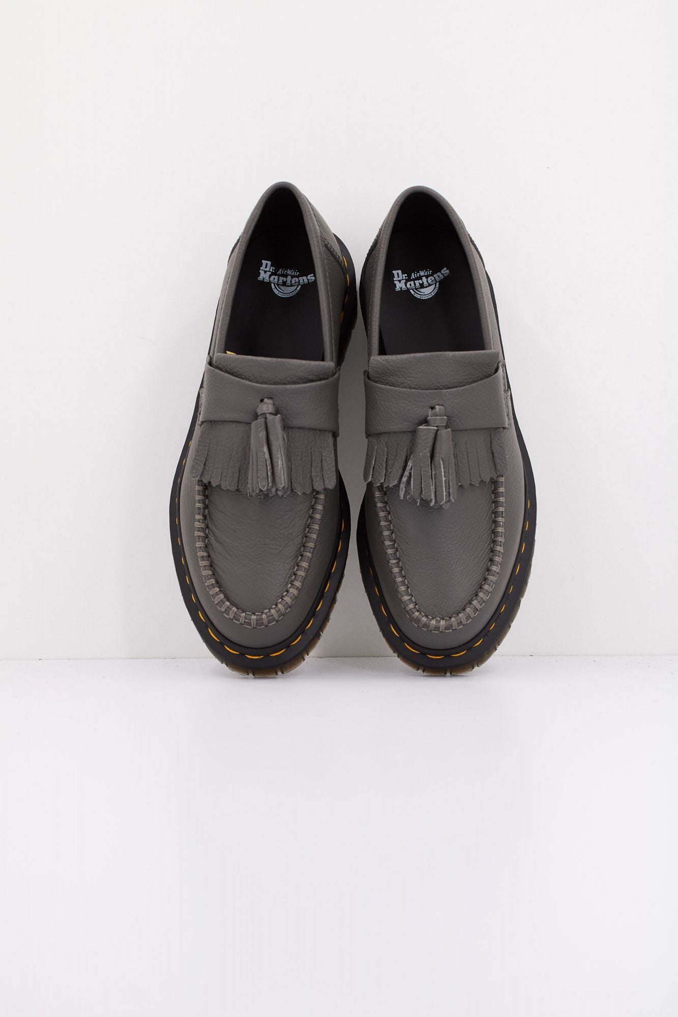 DR. MARTENS ADRIAN en color GRIS (3)