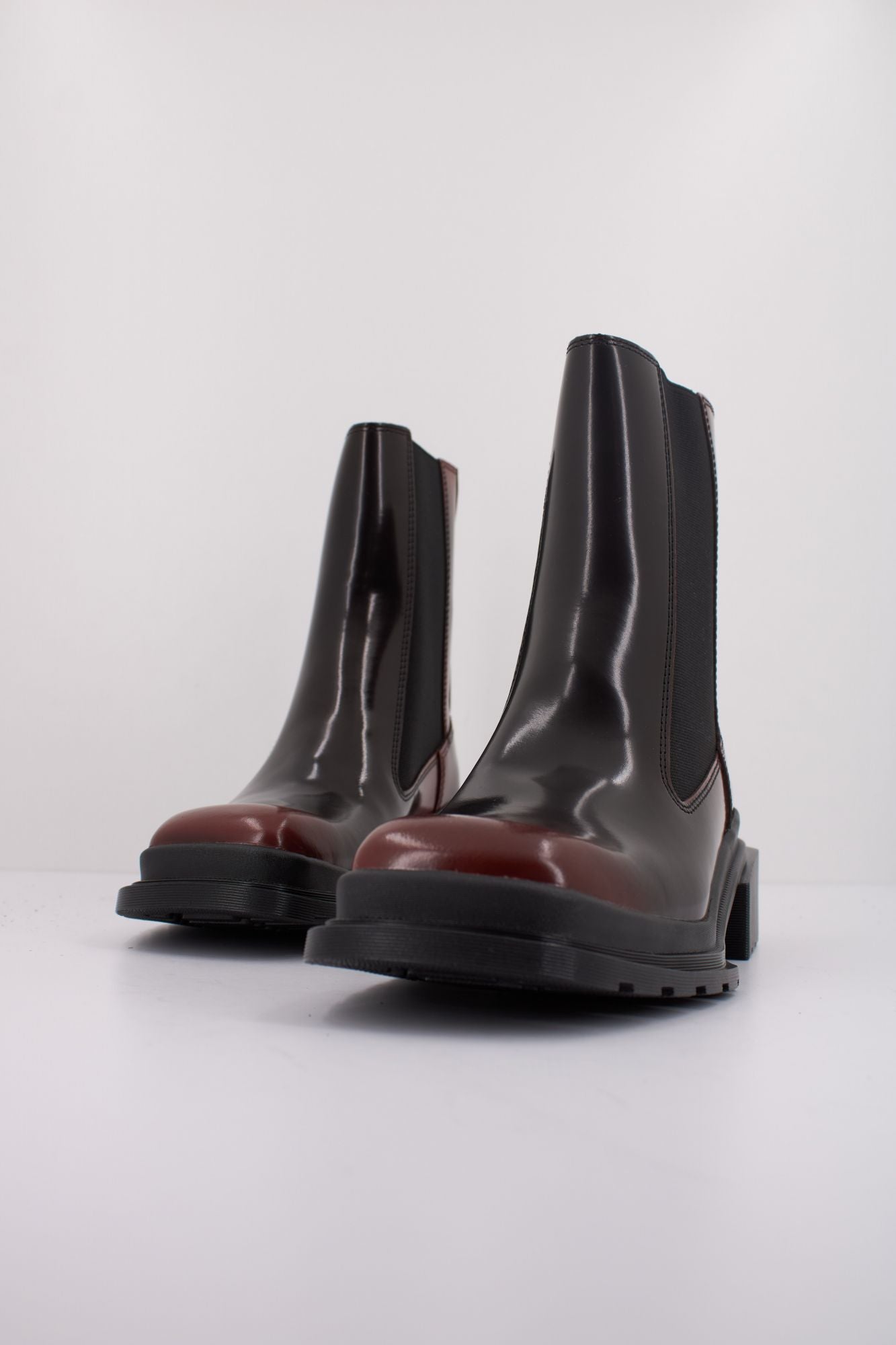 DR. MARTENS  MAYBOLE CHELSEA  en color NEGRO (2)