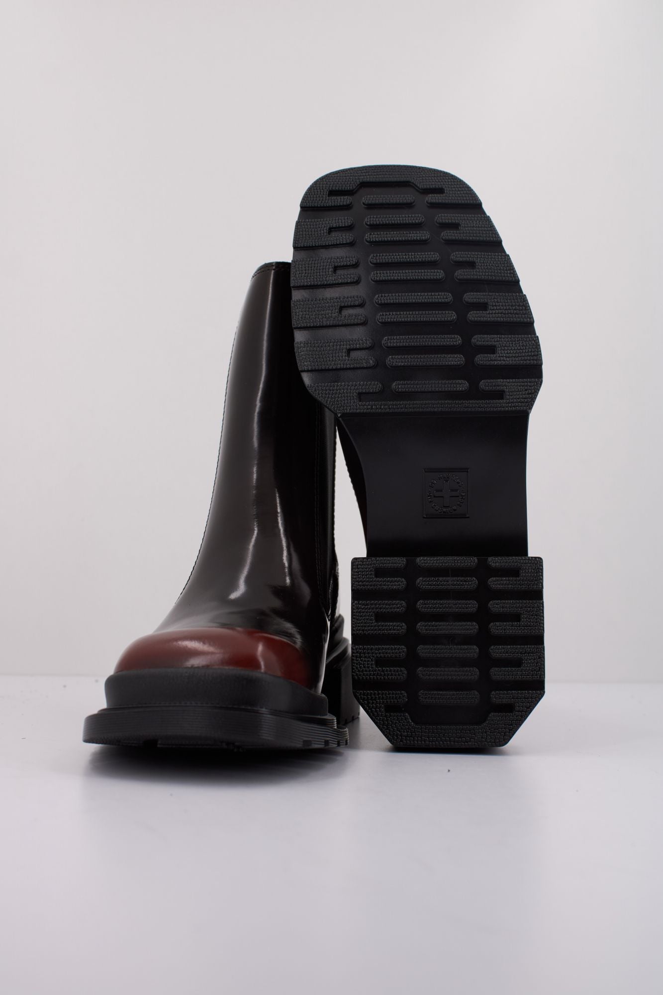 DR. MARTENS  MAYBOLE CHELSEA  en color NEGRO (5)