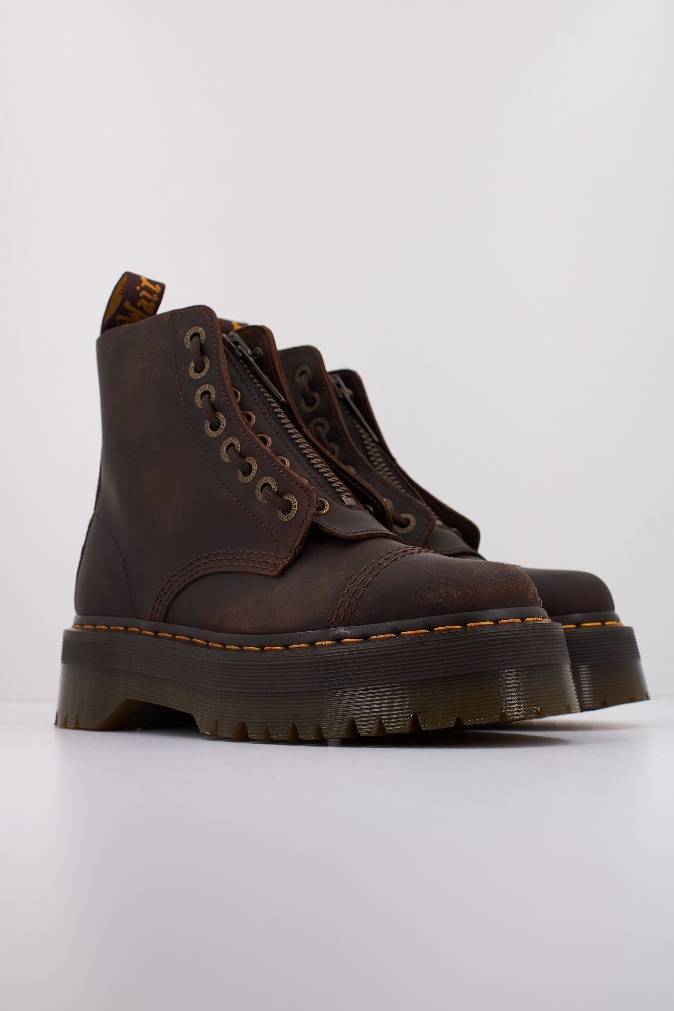 DR. MARTENS SINCLAIR  en color MARRON (2)