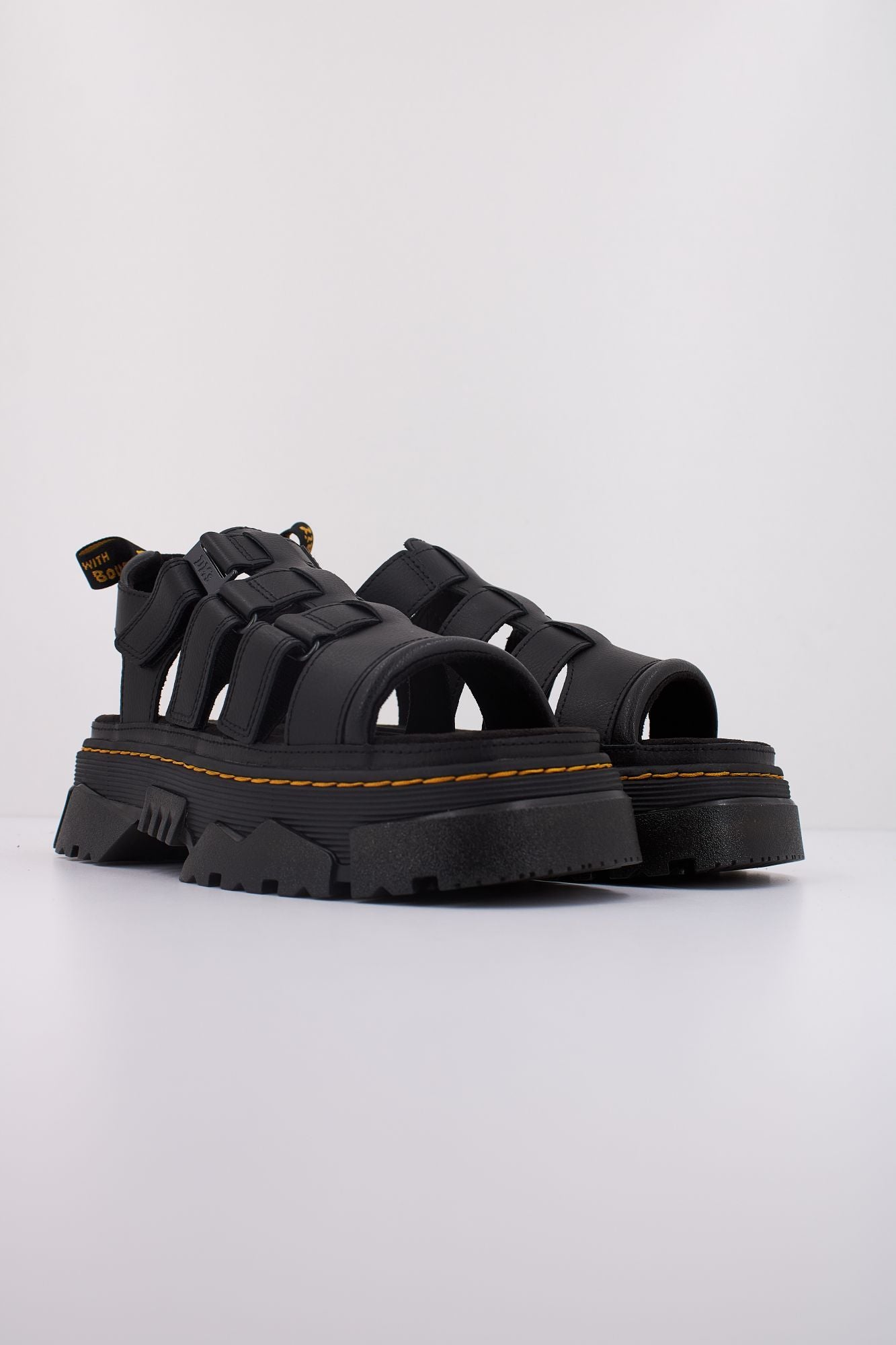 DR. MARTENS MATTISON 35 en color NEGRO (2)