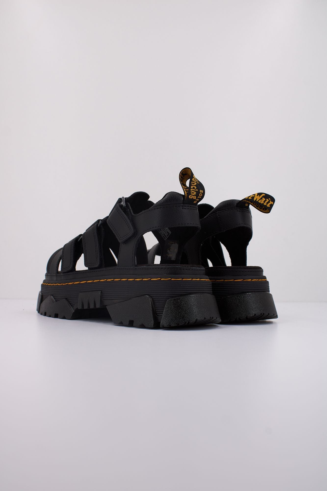 DR. MARTENS MATTISON 35 en color NEGRO (4)