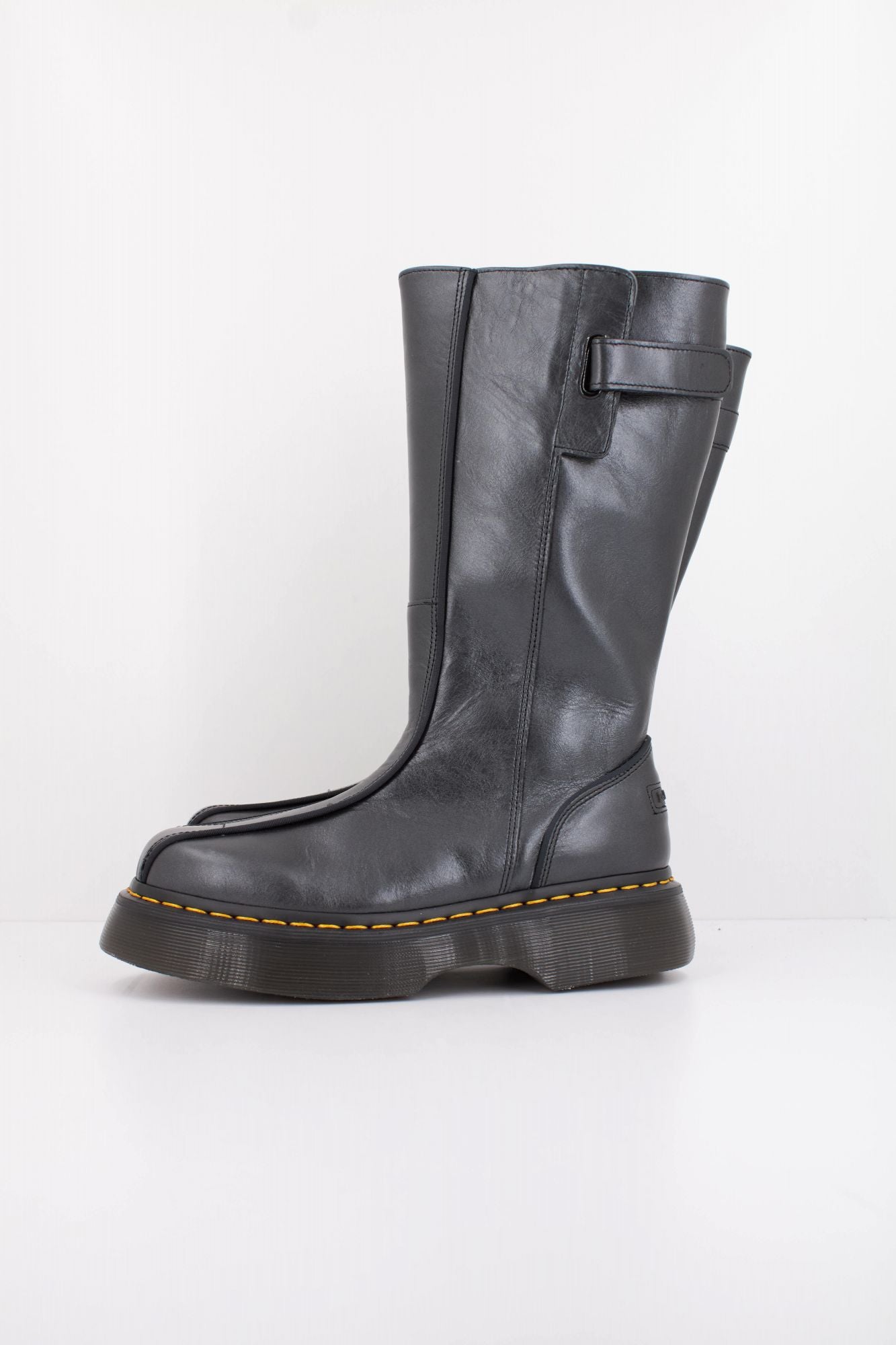 DR. MARTENS  BUZZ HI  en color NEGRO (1)