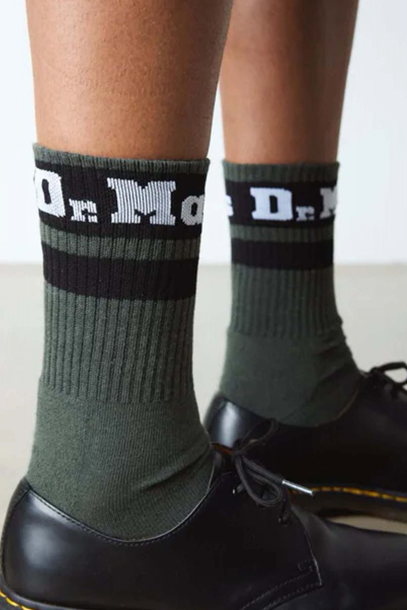 DR. MARTENS AC681300  en color VERDE (1)