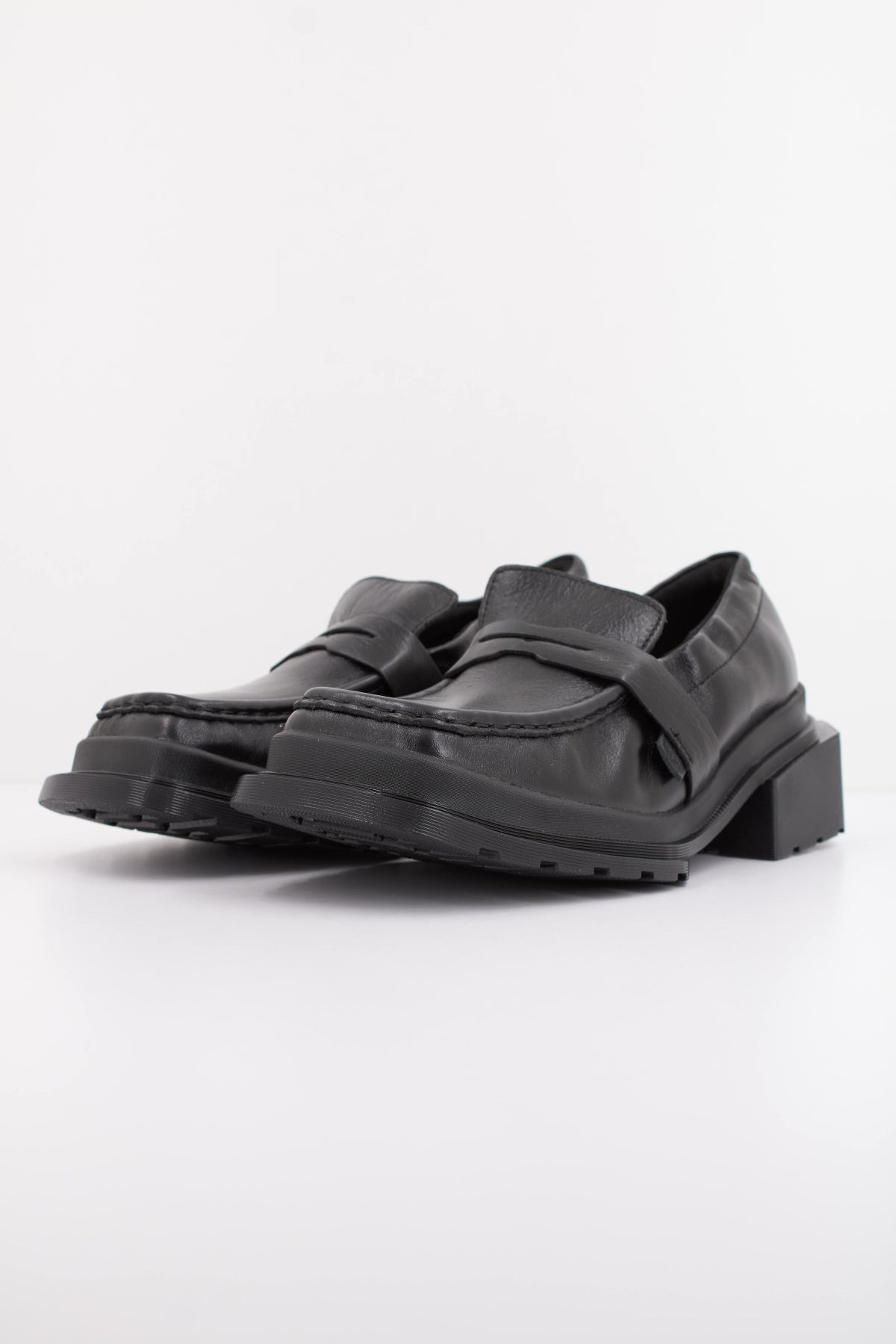 DR. MARTENS MAYBOLE LOAFER en color NEGRO (2)