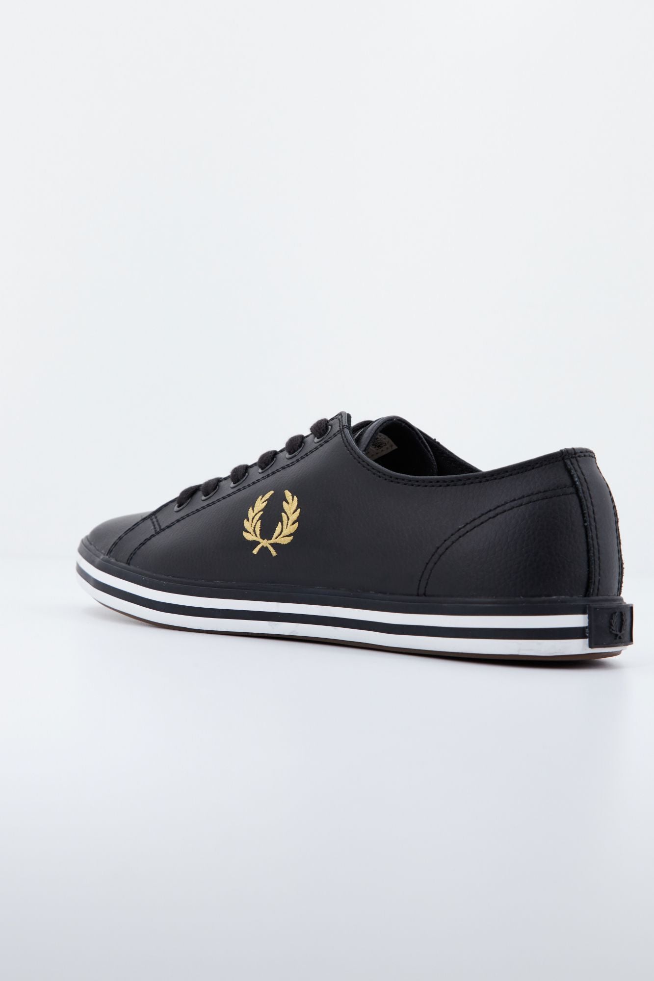 FRED PERRY KINGSTON LEATHER en color NEGRO (3)