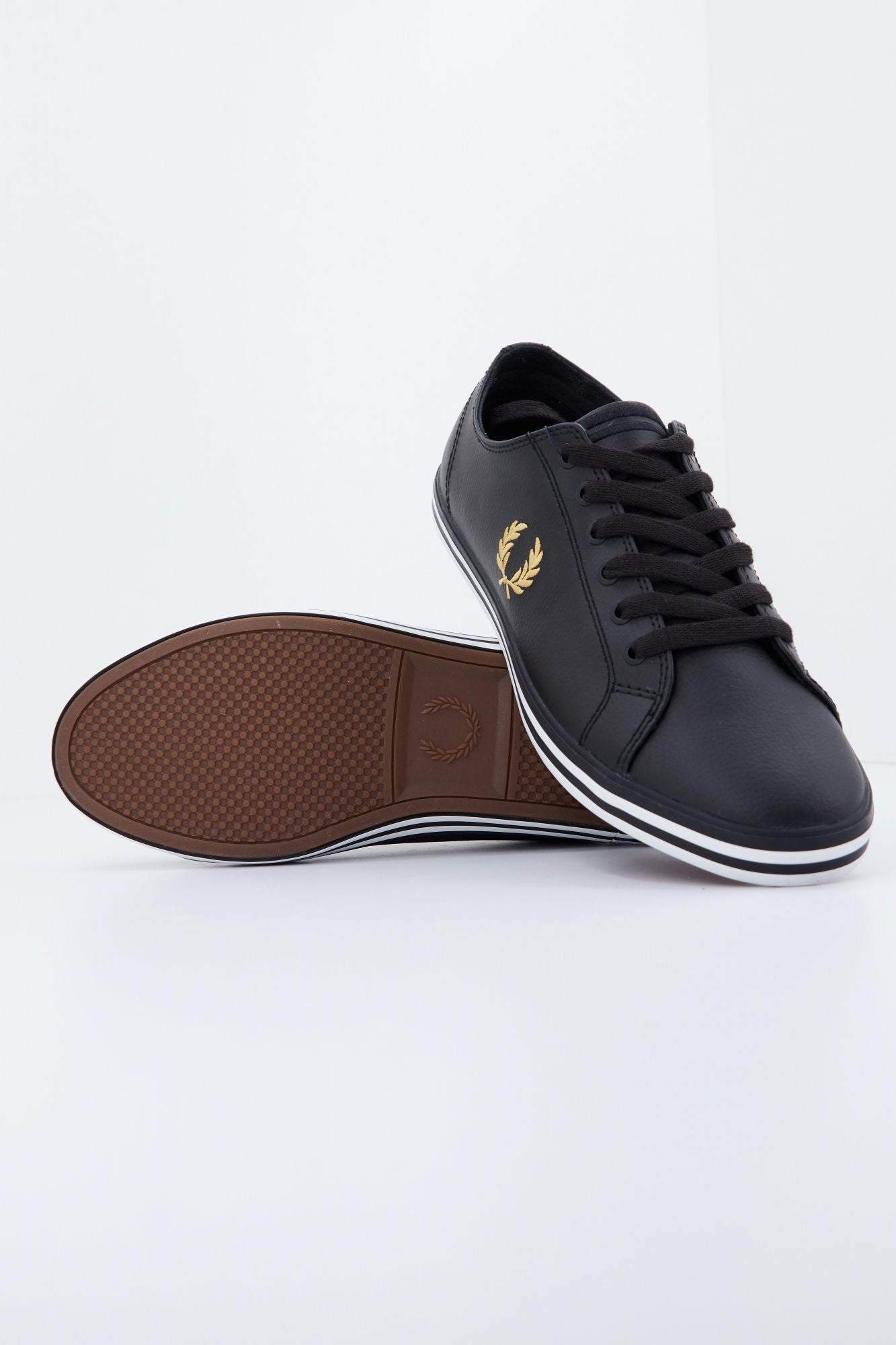 FRED PERRY KINGSTON LEATHER en color NEGRO (4)