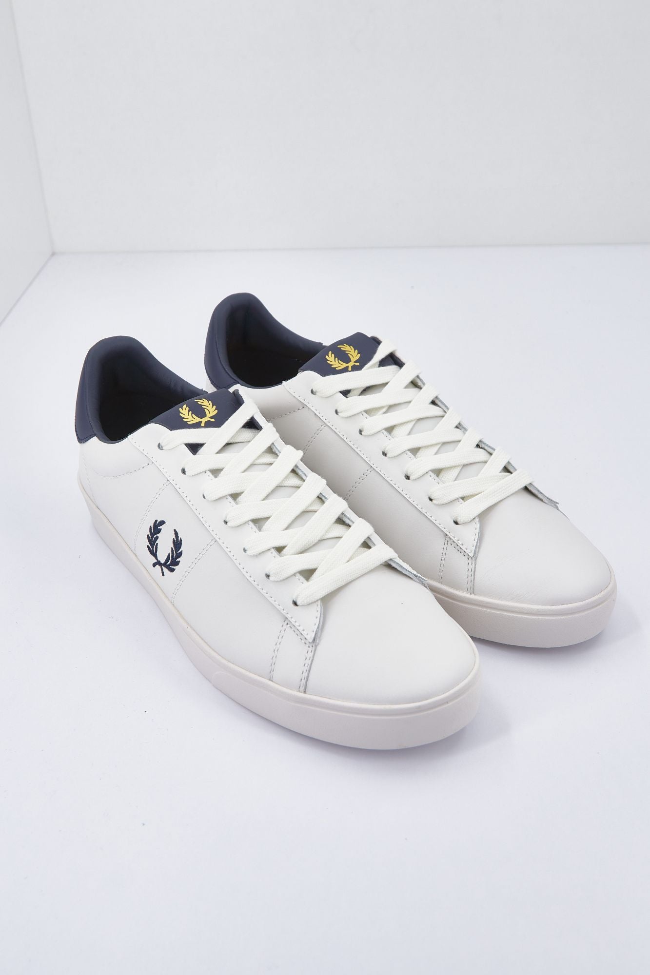 FRED PERRY B8250 en color BLANCO (4)