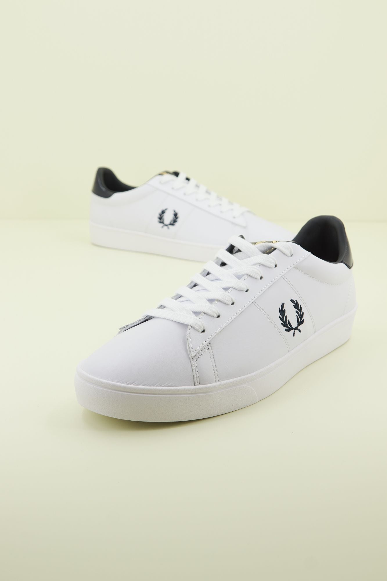FRED PERRY SPENCER en color BLANCO (1)