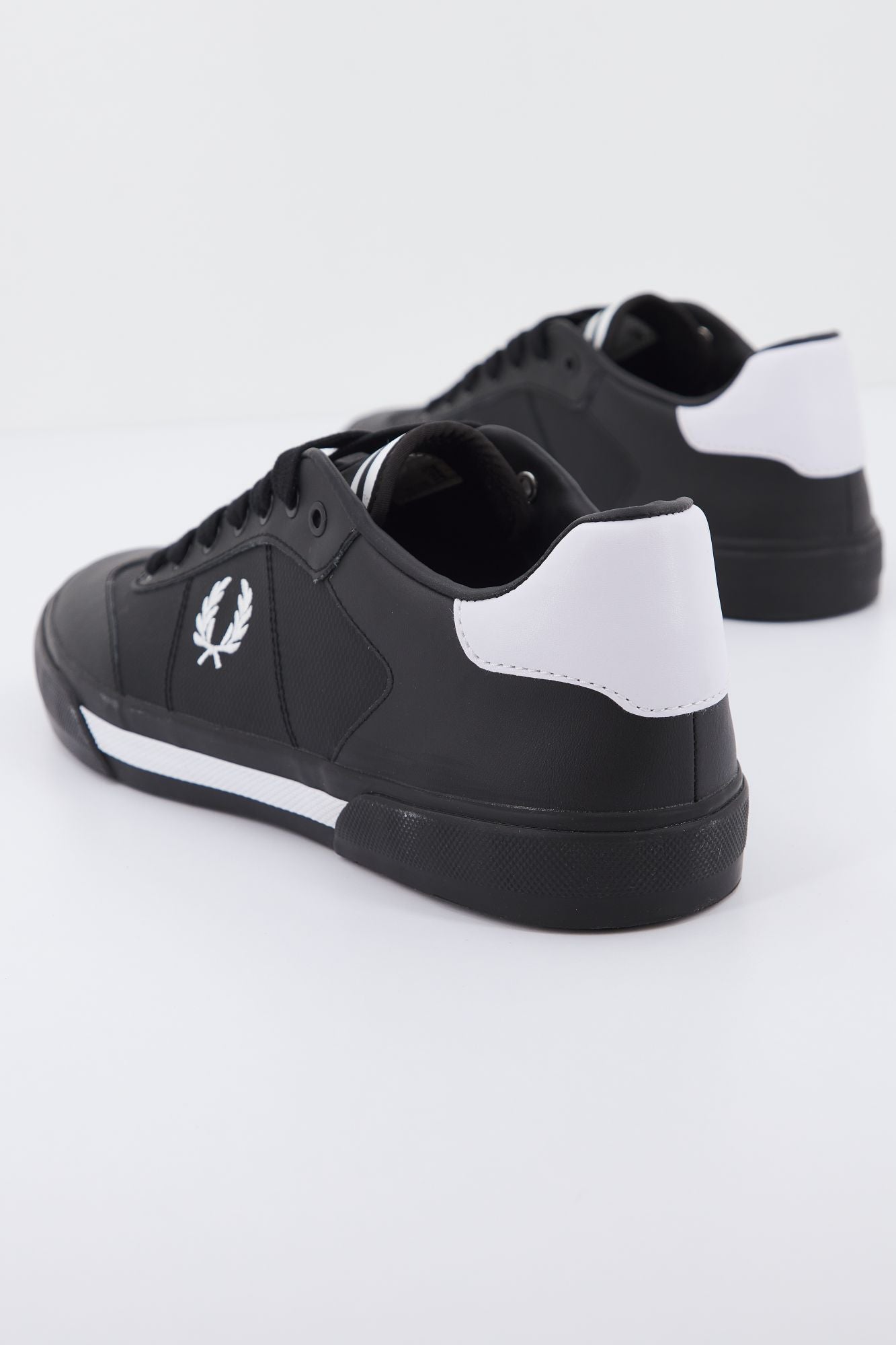 FRED PERRY  CLAY PIQUE en color NEGRO (3)