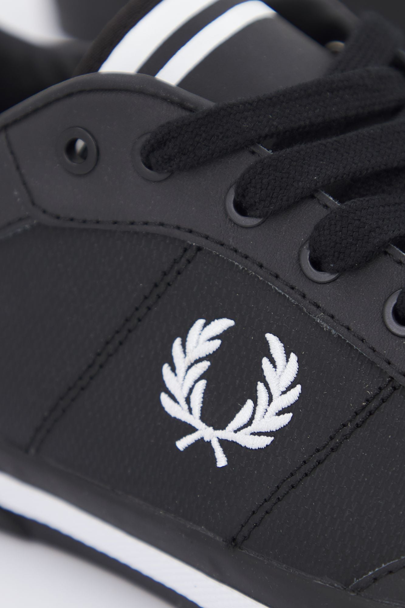 FRED PERRY  CLAY PIQUE en color NEGRO (4)