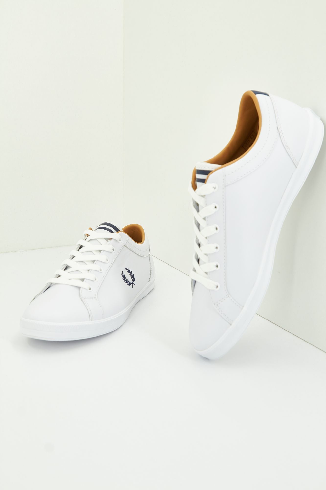FRED PERRY BASELINE LEATHER en color BLANCO (3)