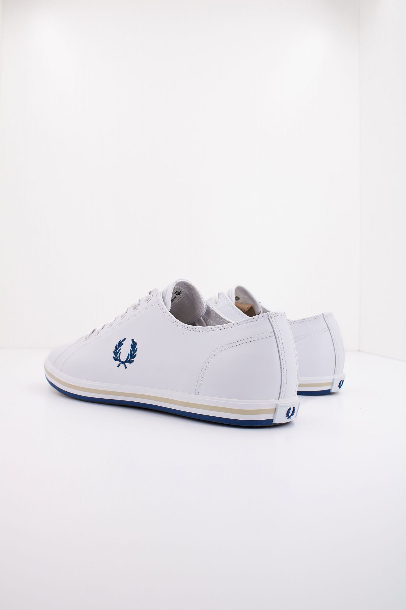 FRED PERRY KINGSTON LEATHER en color BLANCO (3)