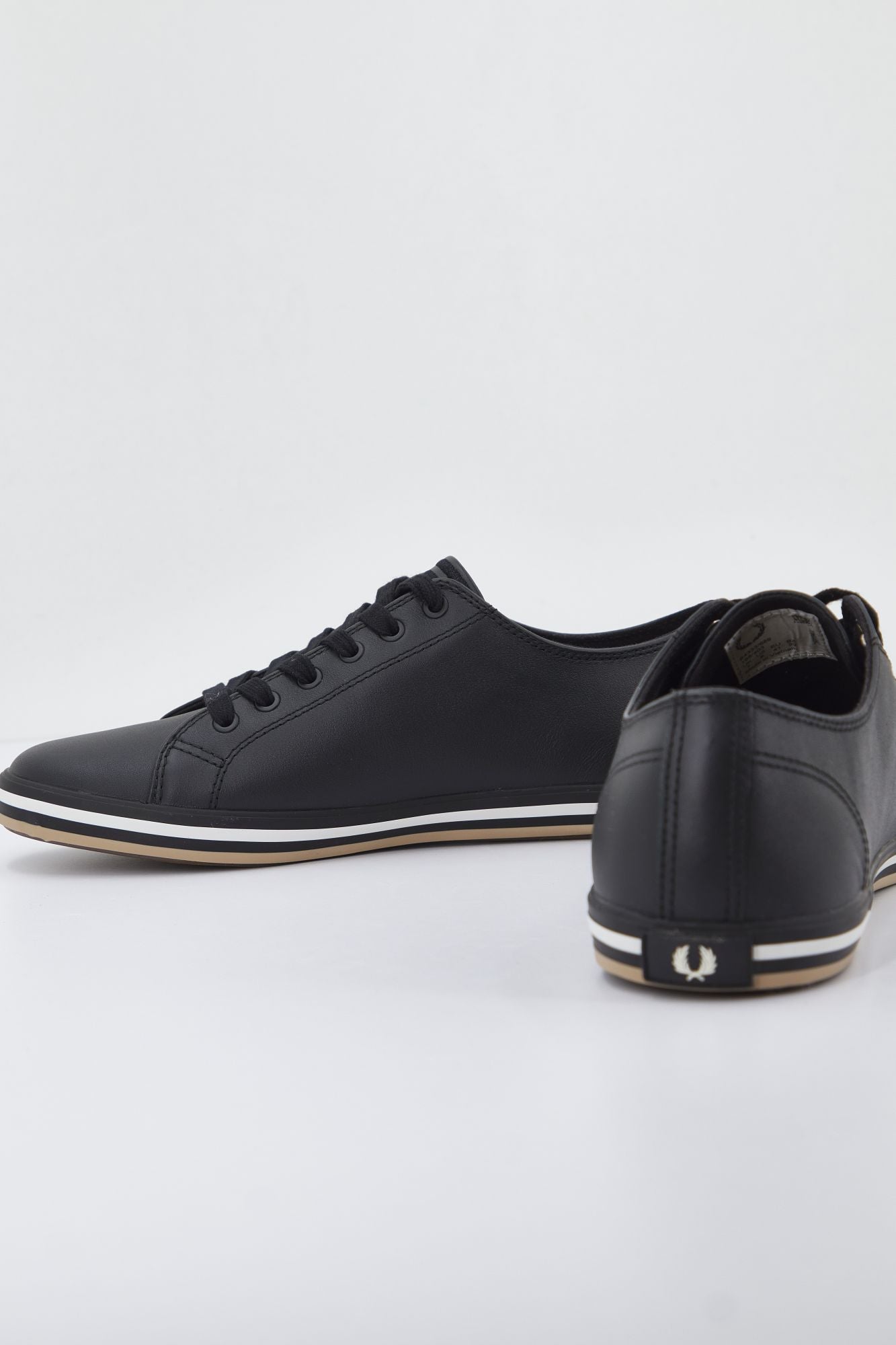 FRED PERRY KINGSTON LEATHER en color NEGRO (4)