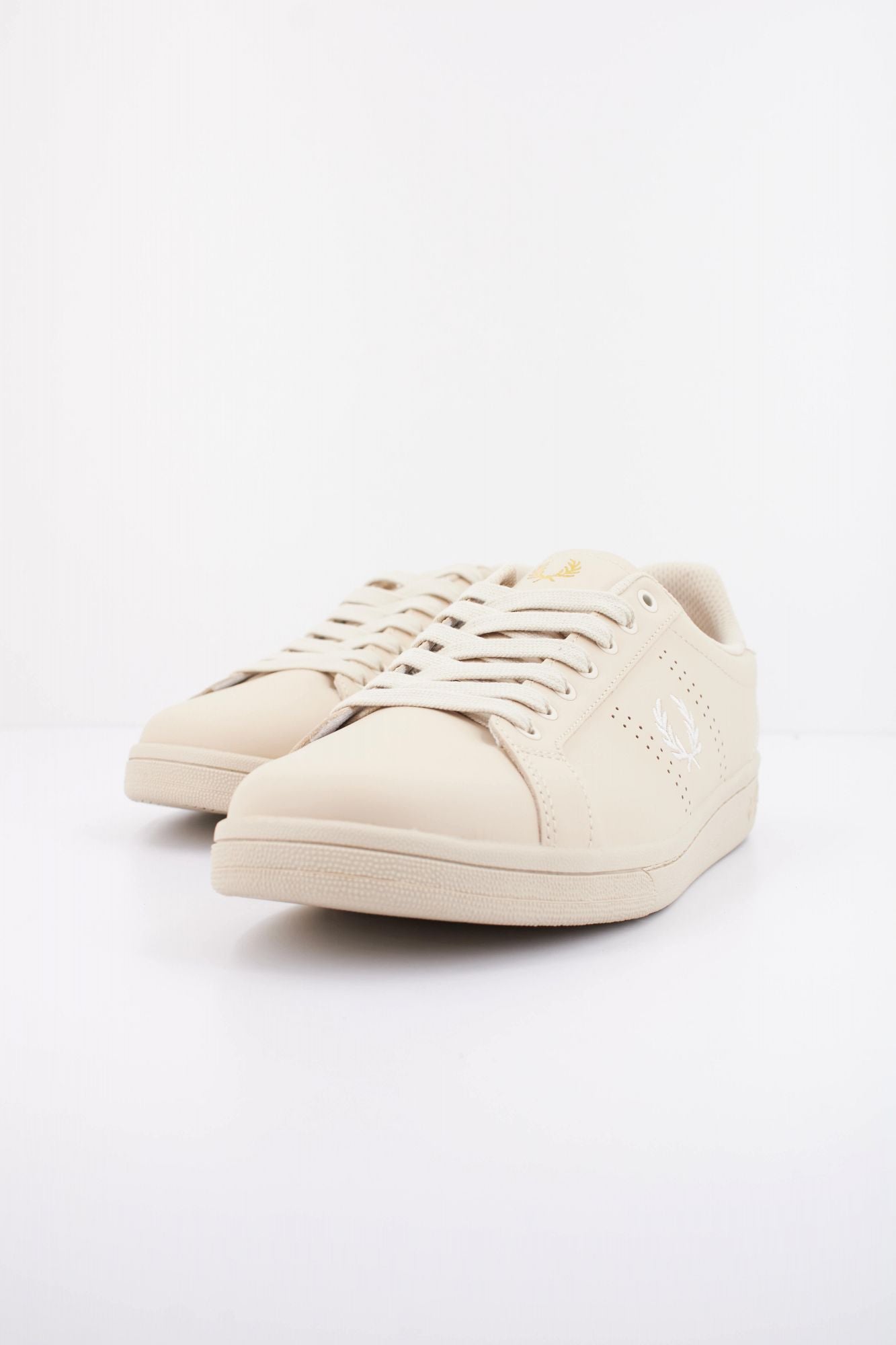 FRED PERRY  B721 LEATHER en color BEIS (2)