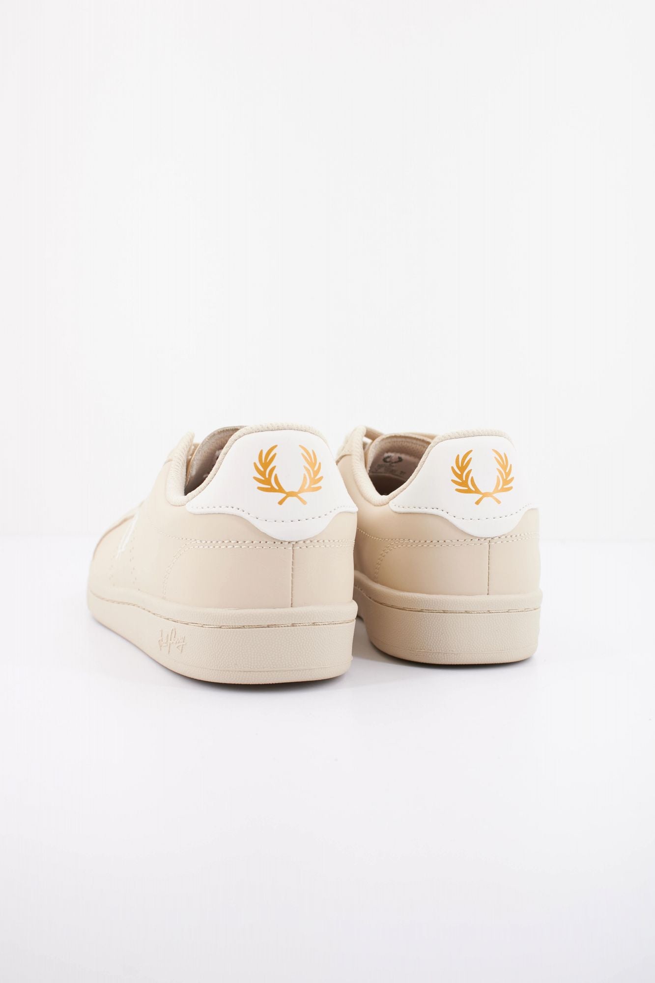FRED PERRY  B721 LEATHER en color BEIS (4)