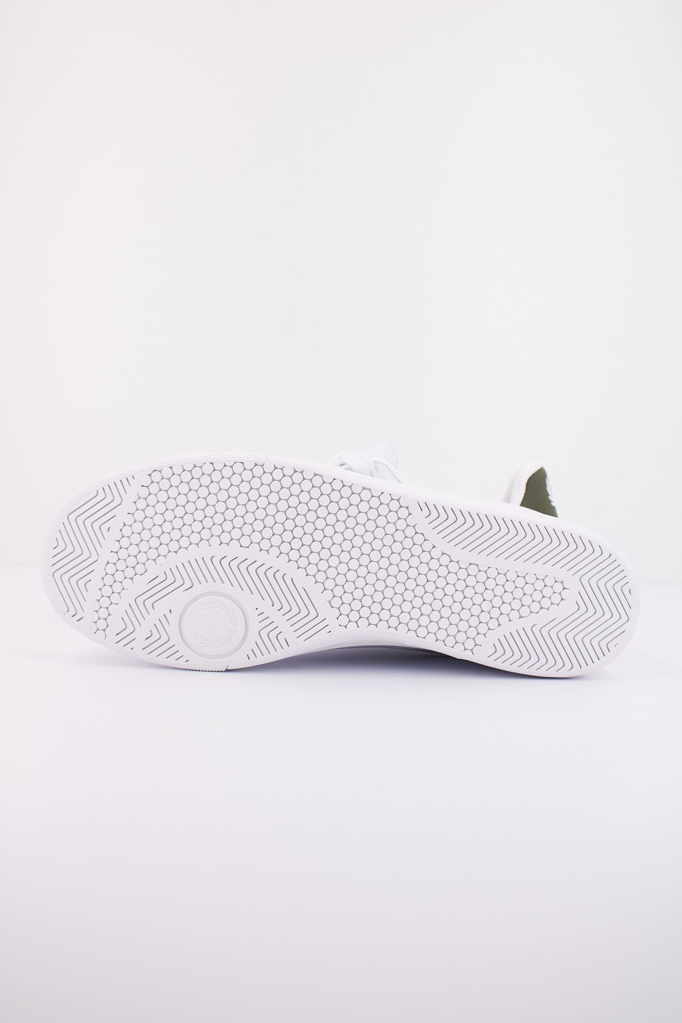 FRED PERRY  B721 LEATHER en color BLANCO (5)