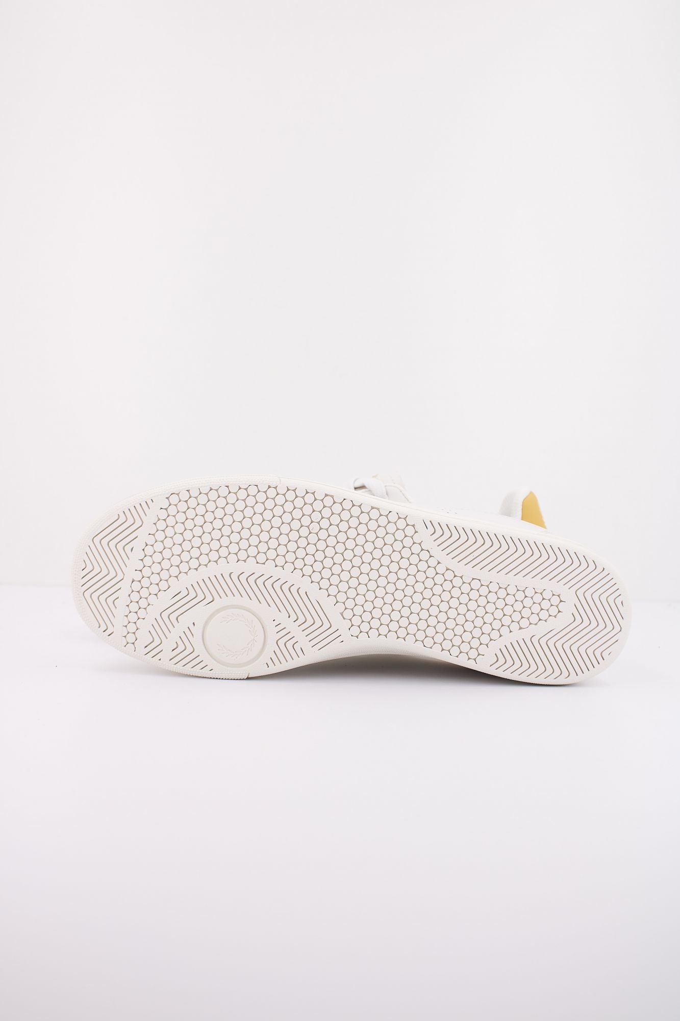 FRED PERRY  B721 LEATHER en color BLANCO (5)