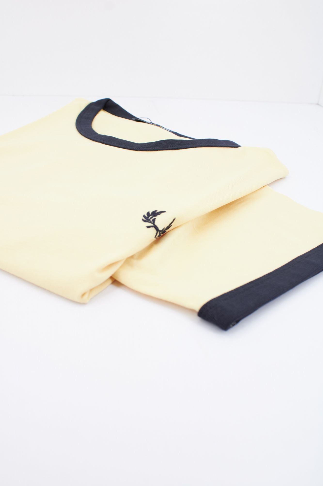 FRED PERRY RINGER T-SHIRT en color AMARILLO (3)