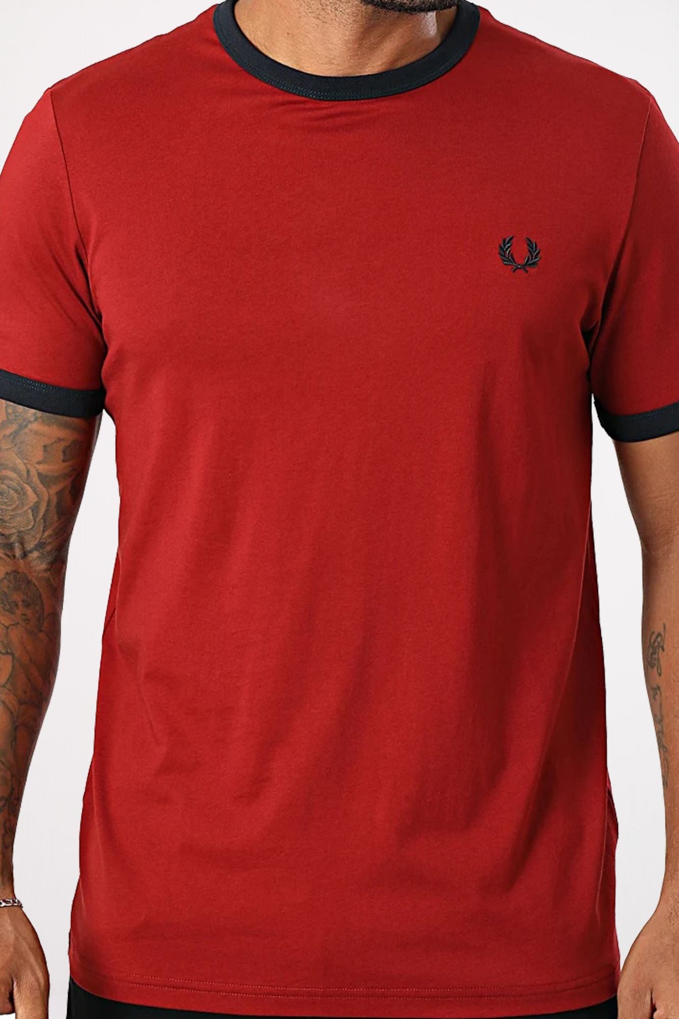 FRED PERRY RINGER T-SHIRT en color BURDEOS (1)