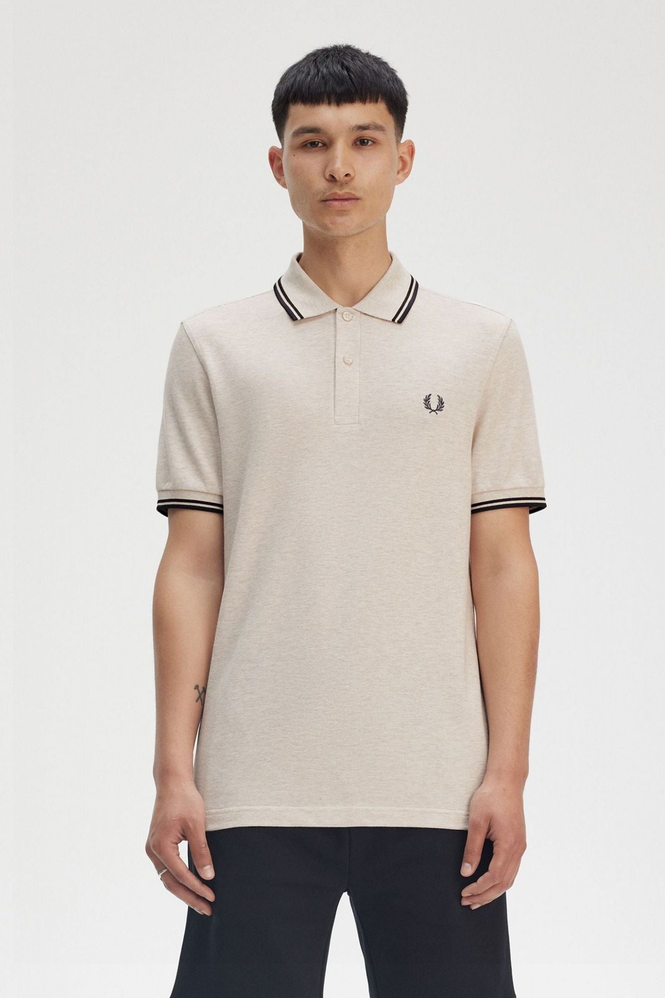 FRED PERRY TWIN TIPPED FRED PERRY SHIR en color BEIS (1)