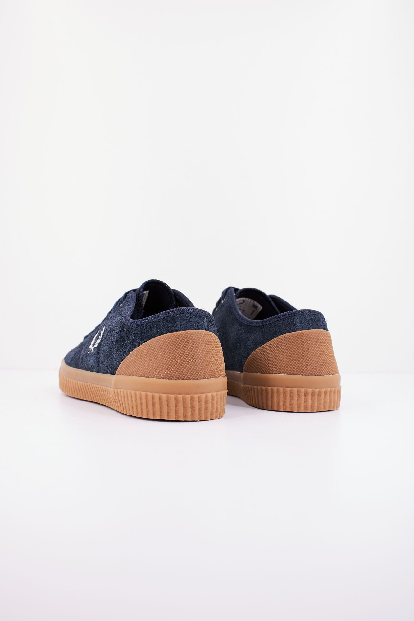 FRED PERRY  HUGHES LOW TEXT SUE en color AZUL (3)