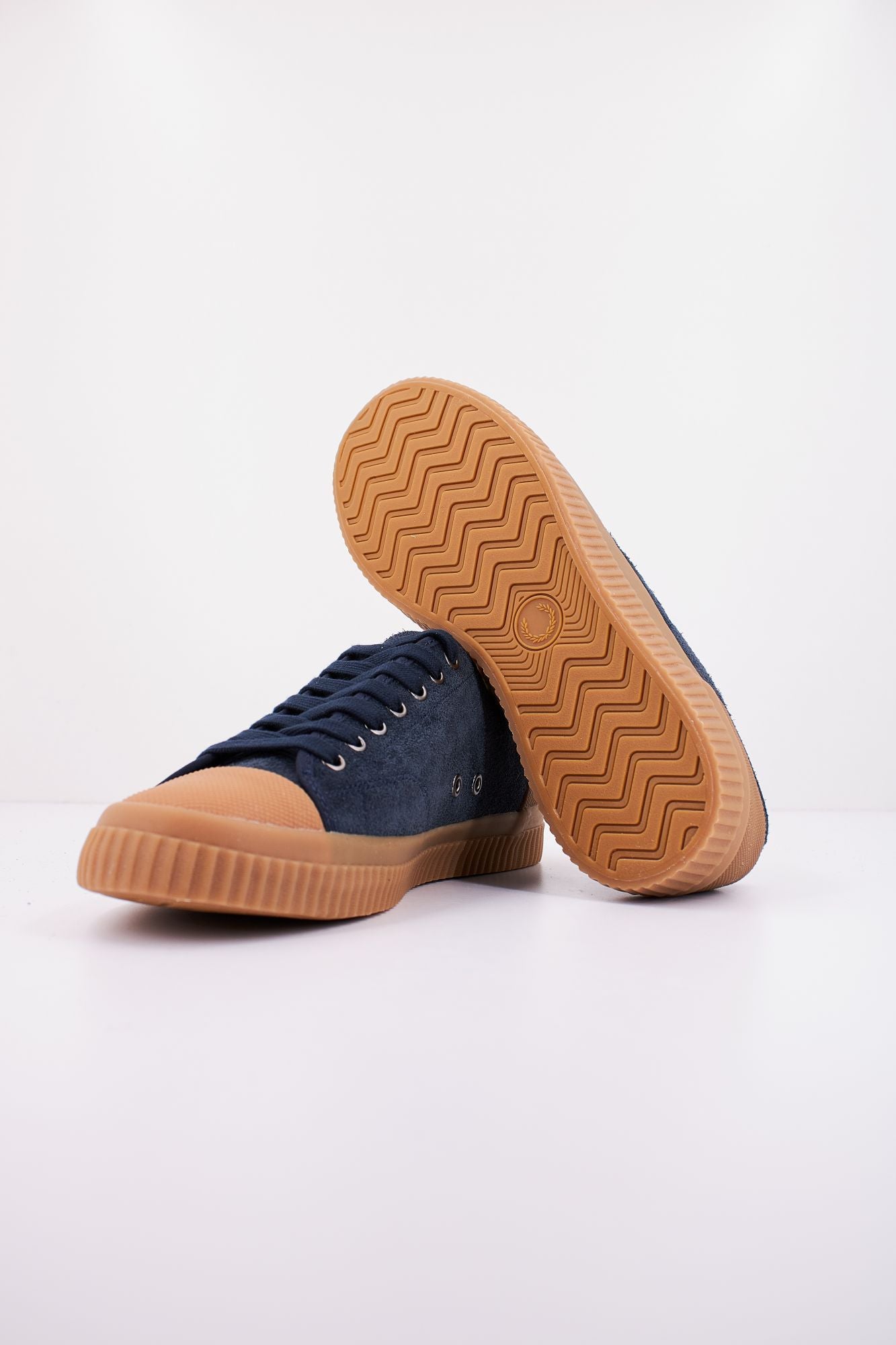 FRED PERRY  HUGHES LOW TEXT SUE en color AZUL (4)