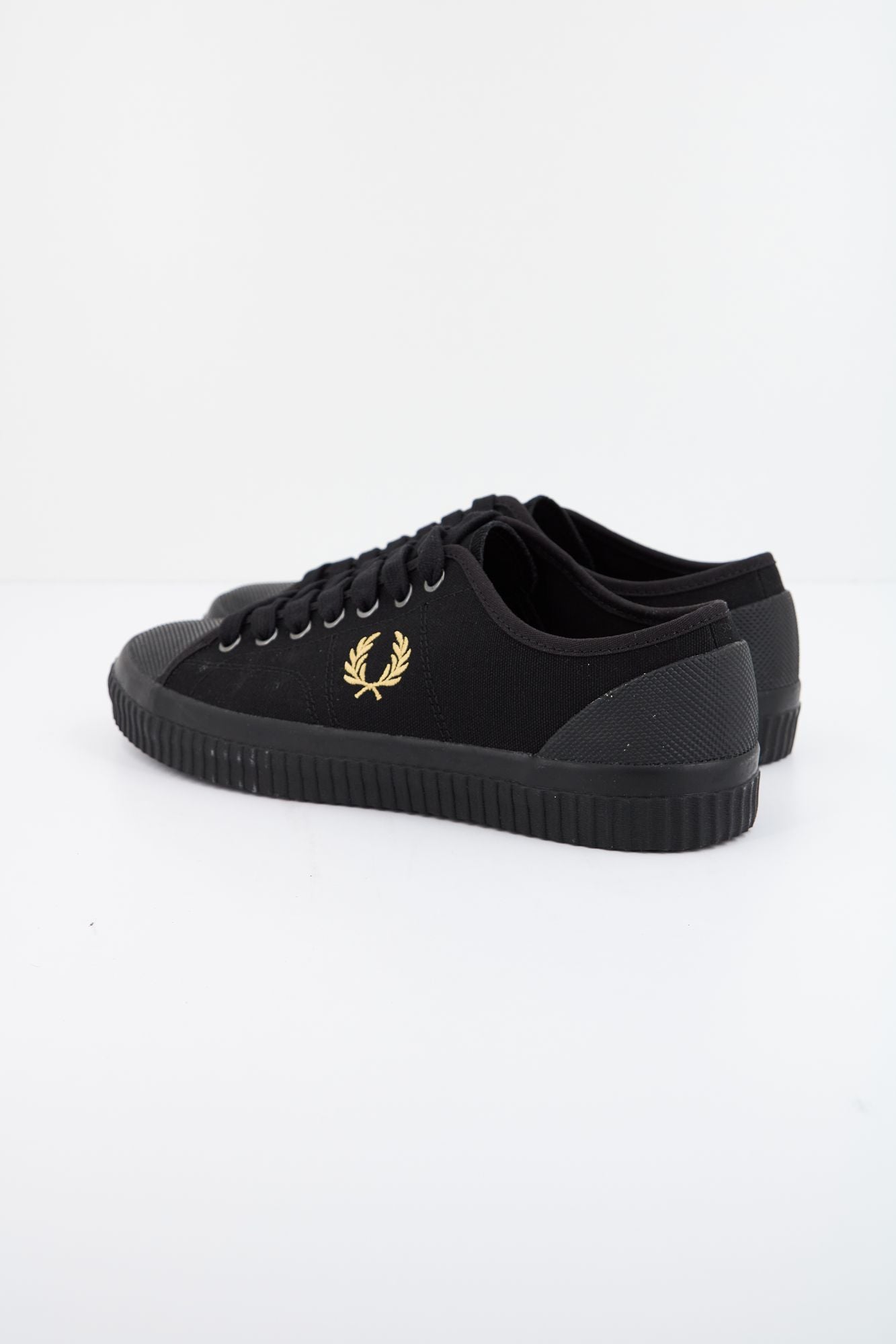 FRED PERRY HUGHES LOW CANVAS en color NEGRO (3)