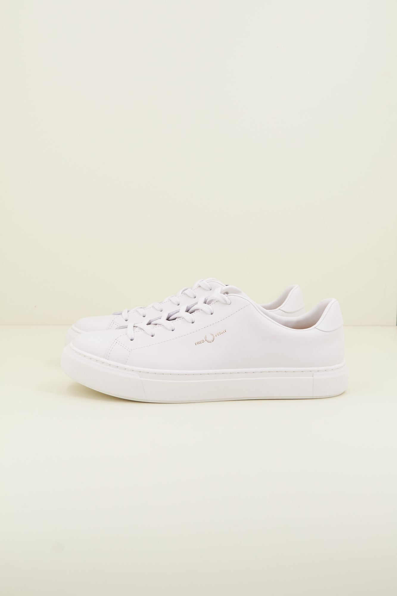 FRED PERRY B71 LEATHER en color BEIS (1)