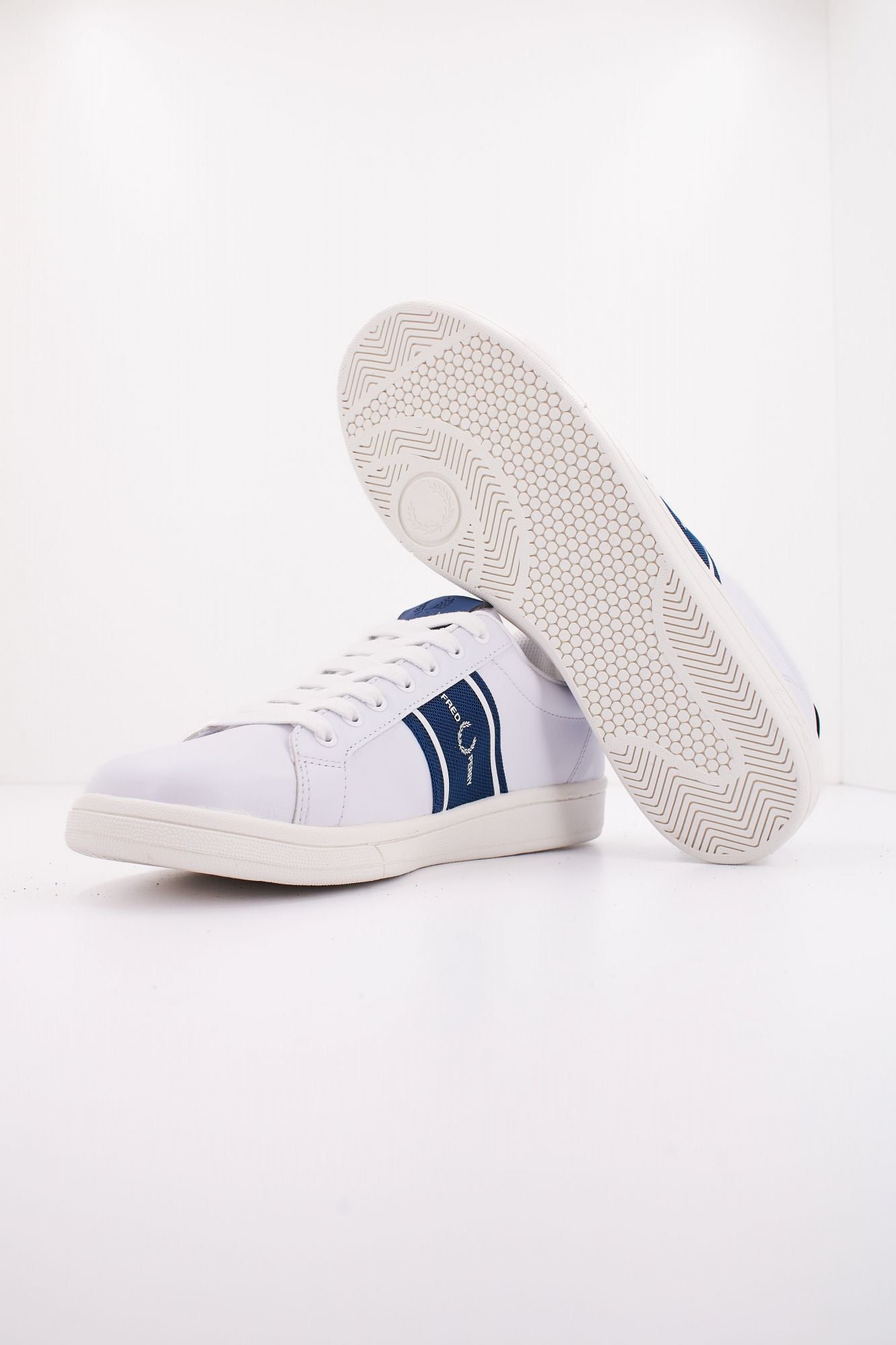 FRED PERRY B721 LEA/GRAP BRA M en color BLANCO (4)