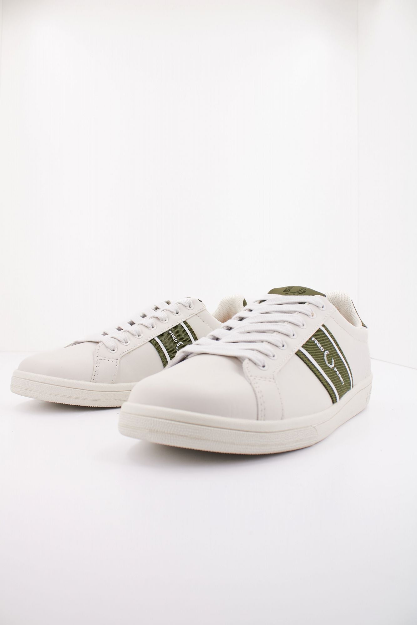 FRED PERRY B721 LEA/GRAP BRA M en color BLANCO (2)