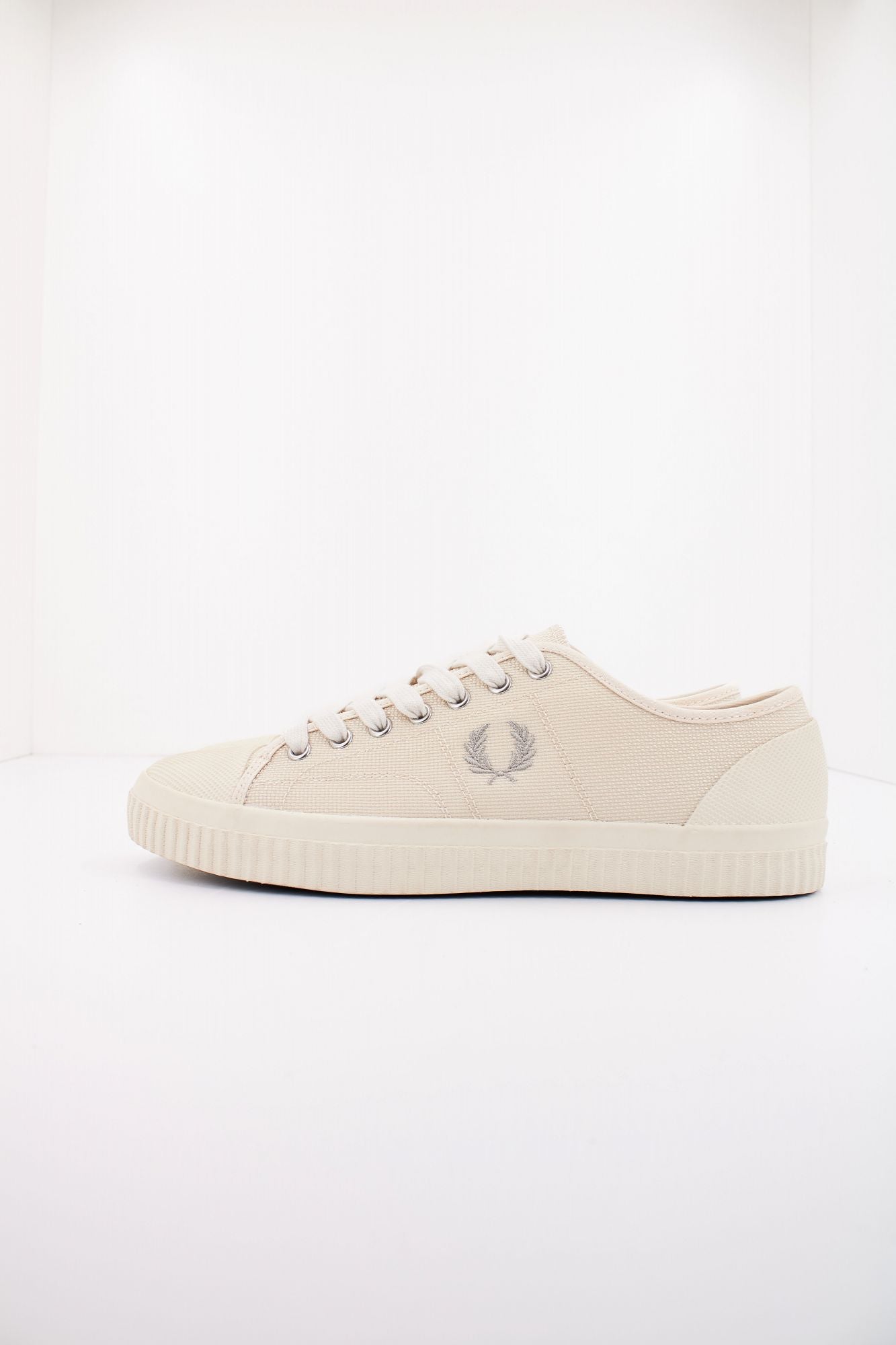 FRED PERRY  HUGHES LOW TEXTURED en color BEIS (1)