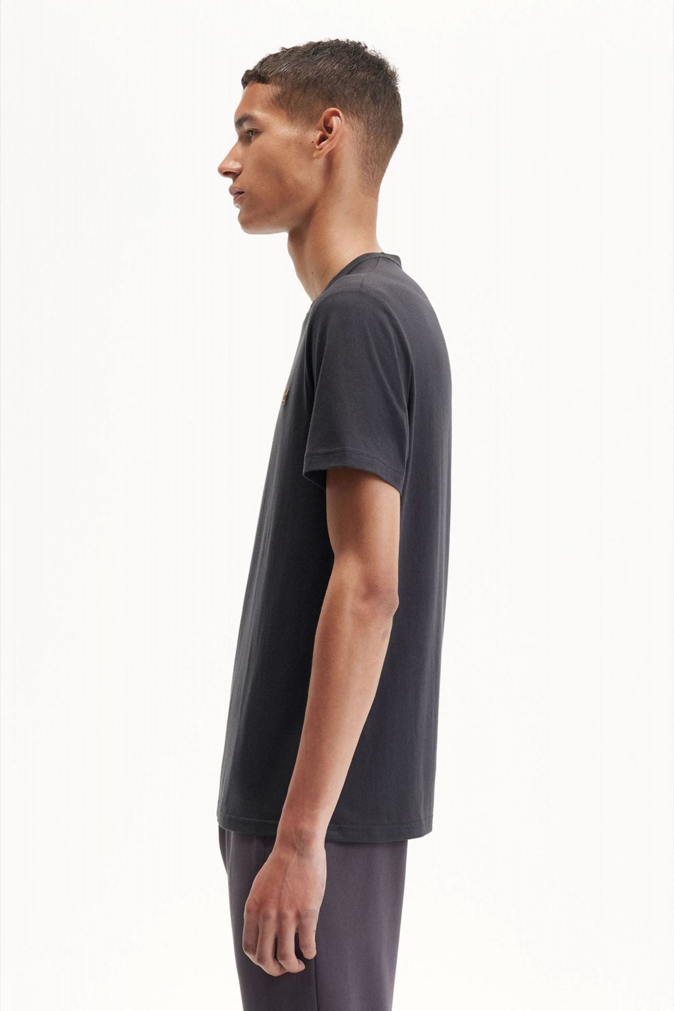 FRED PERRY EMBROIDERED T-SHIRT en color NEGRO (3)