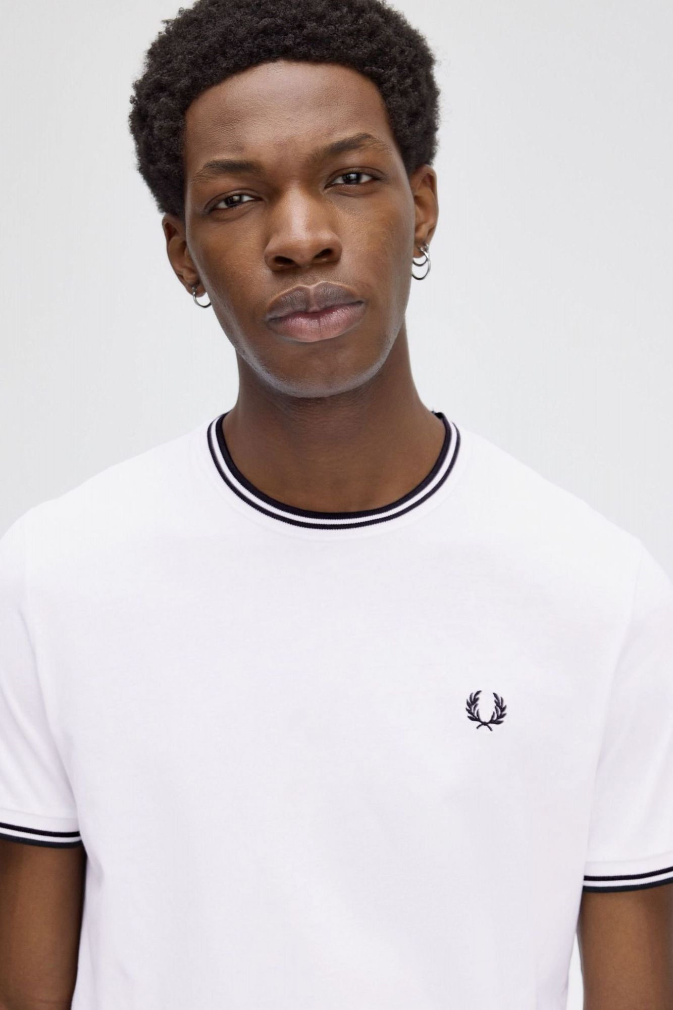 FRED PERRY  TWIN TIPPED T-SHIRT en color BLANCO (4)