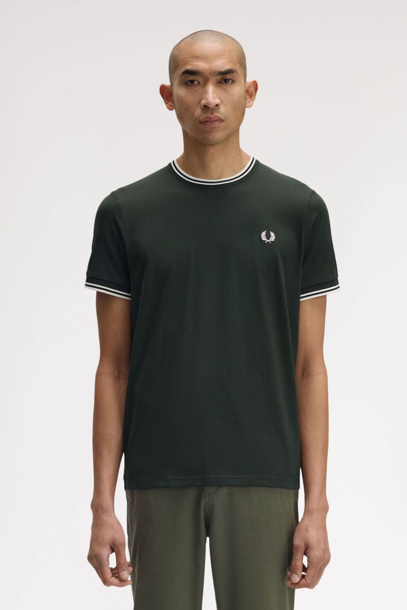 FRED PERRY  TWIN TIPPED T-SHIRT en color VERDE (1)