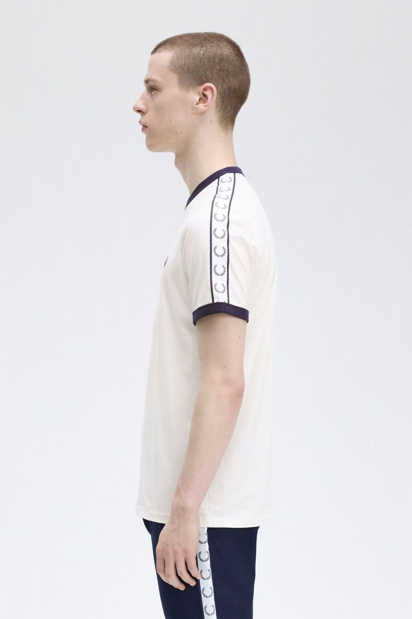 FRED PERRY  TAPED RINGER T-SHIRT en color BLANCO (3)