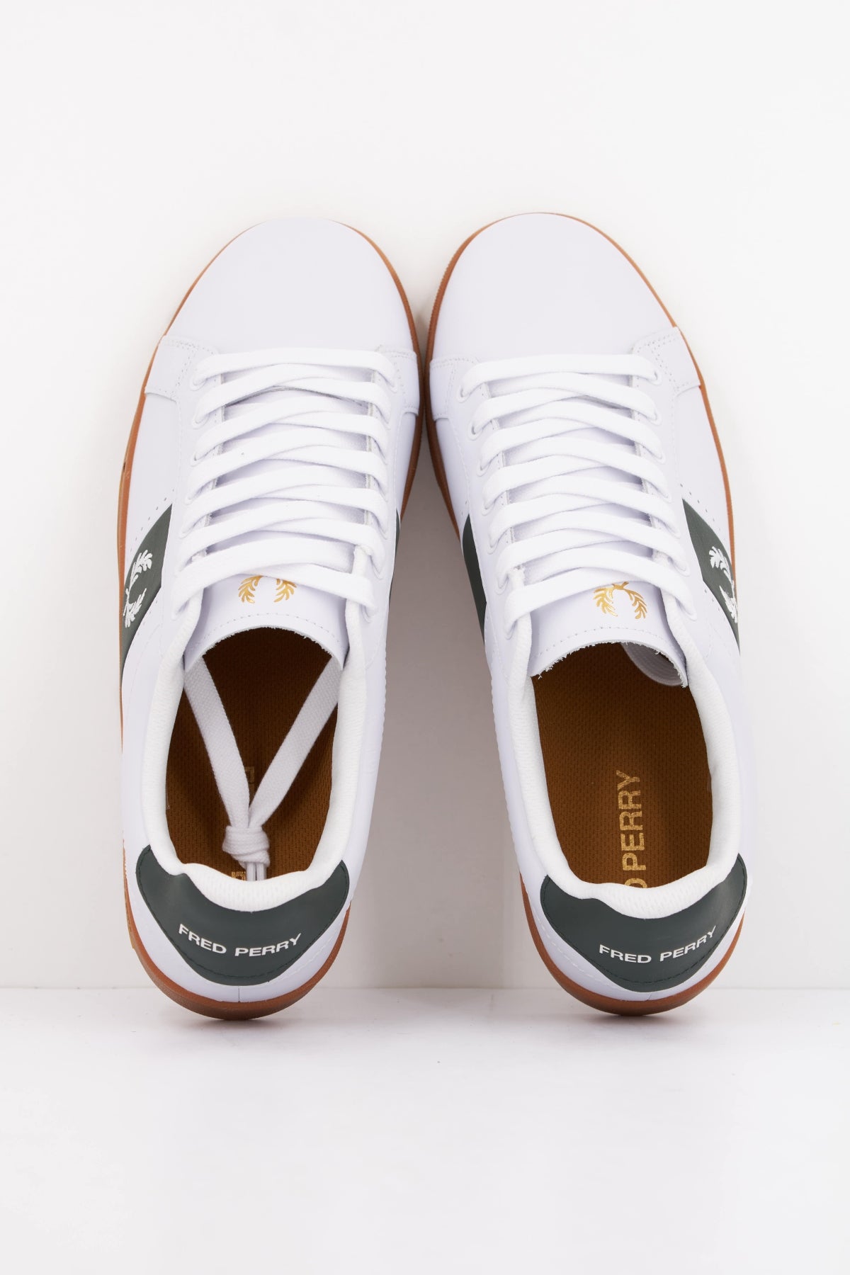 FRED PERRY B721 LEATHER en color BLANCO (3)
