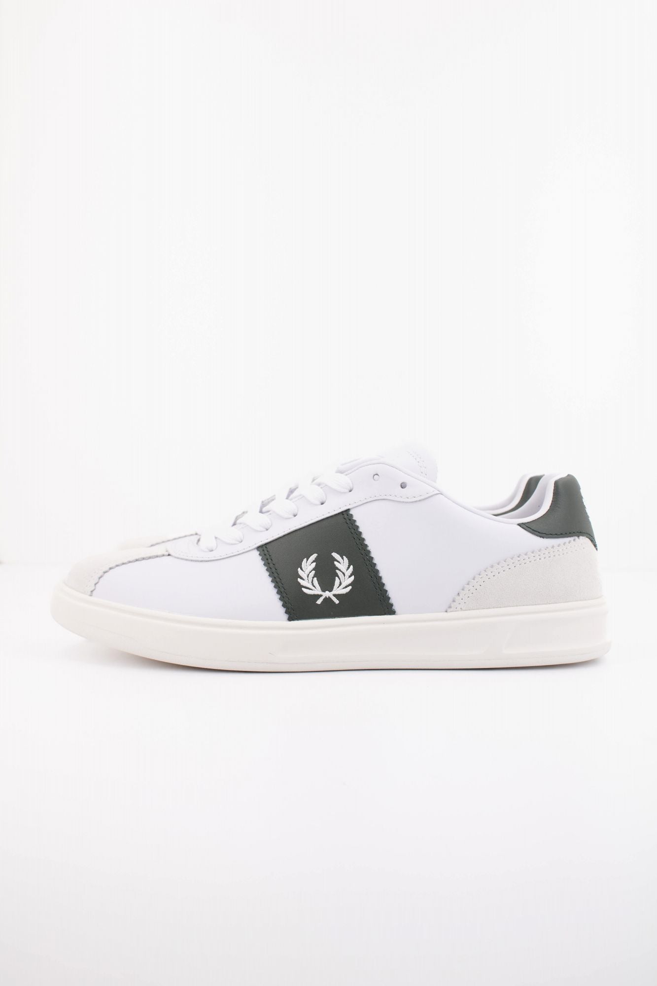 FRED PERRY B4 LEATHER SUEDE en color BLANCO (1)