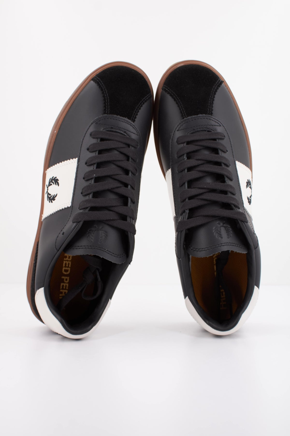 FRED PERRY B4 LEATHER SUEDE en color NEGRO (3)