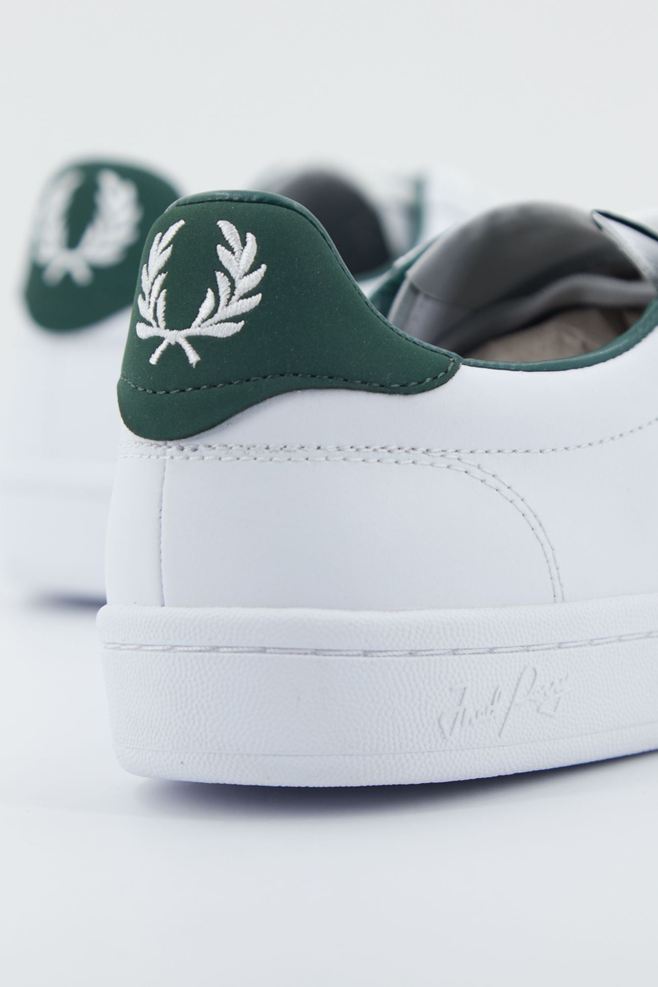 FRED PERRY B721 LEATHER en color BLANCO (3)
