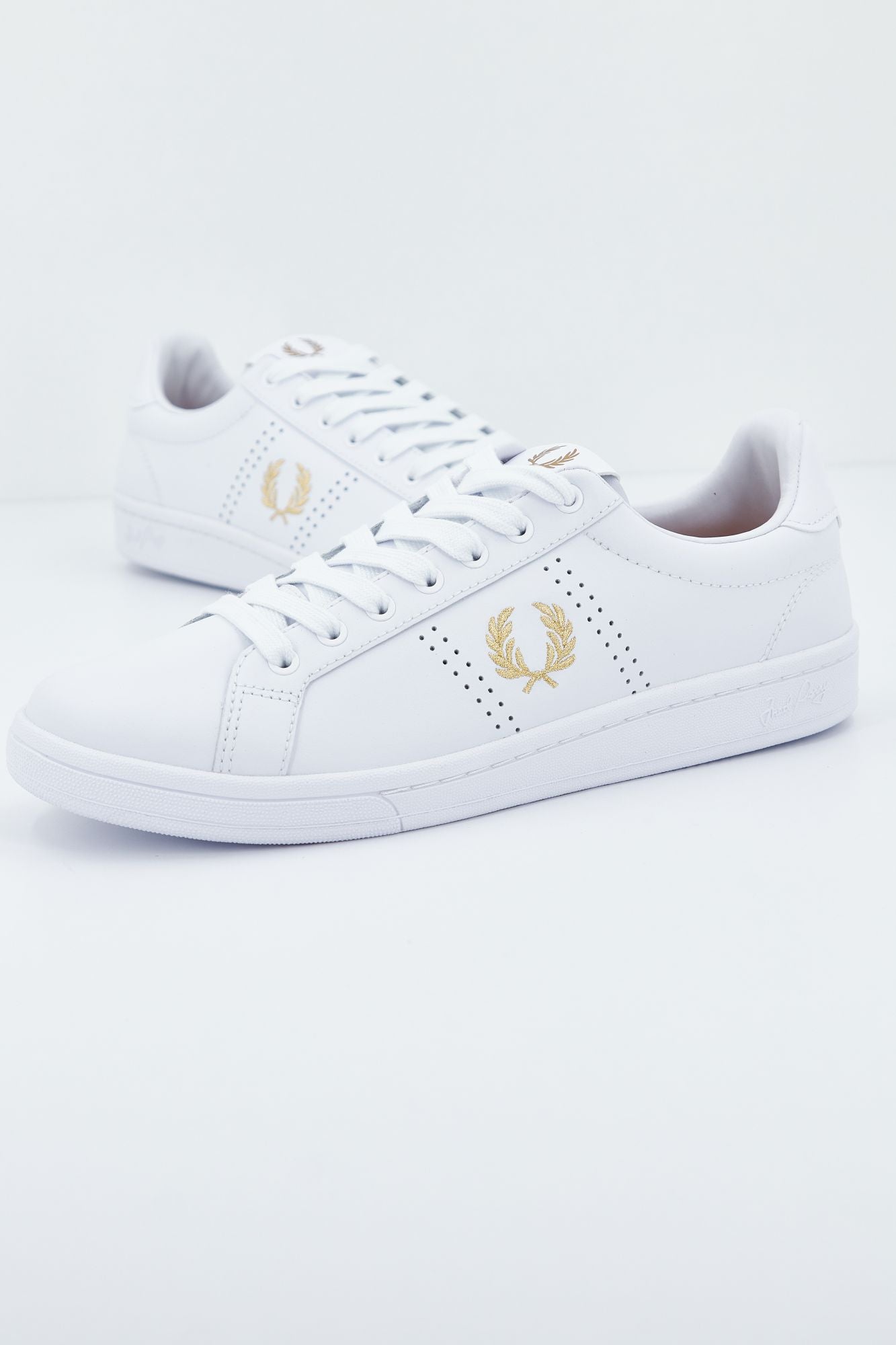 FRED PERRY B721 LEATHER en color BLANCO (1)