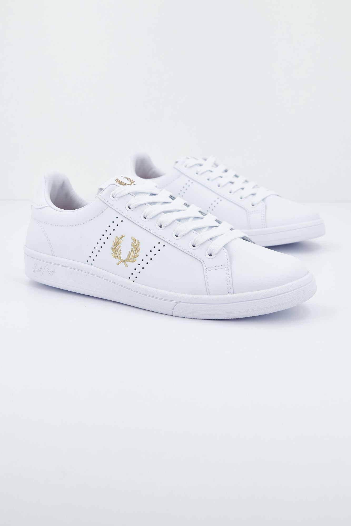 FRED PERRY B721 LEATHER en color BLANCO (2)