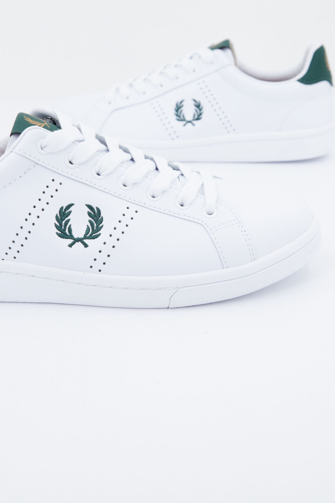FRED PERRY B8321  en color BLANCO (3)