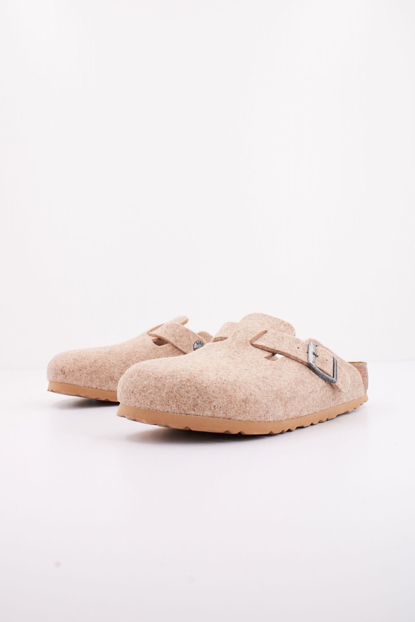 BIRKENSTOCK BOSTON BS en color BEIS (2)