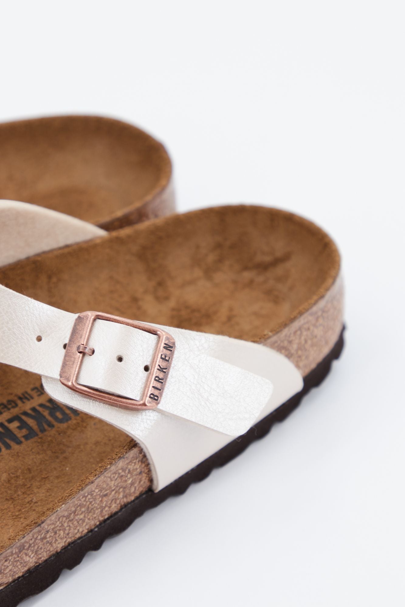 BIRKENSTOCK Gizeh BF  en color PLATA (3)