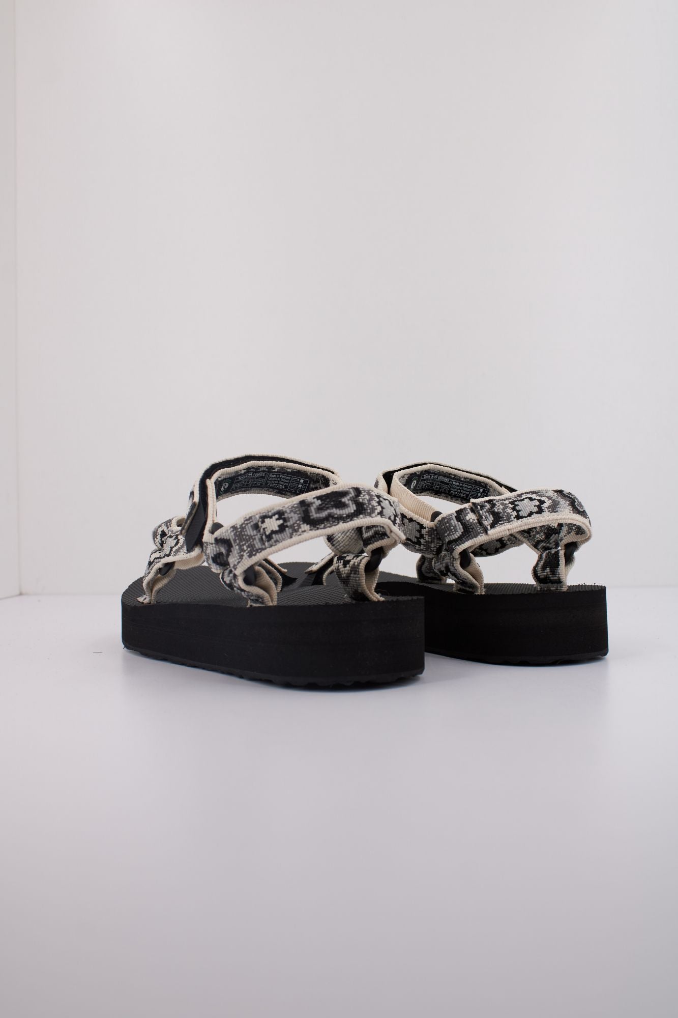 TEVA W MIDFORM UNIVERSAL en color NEGRO (4)