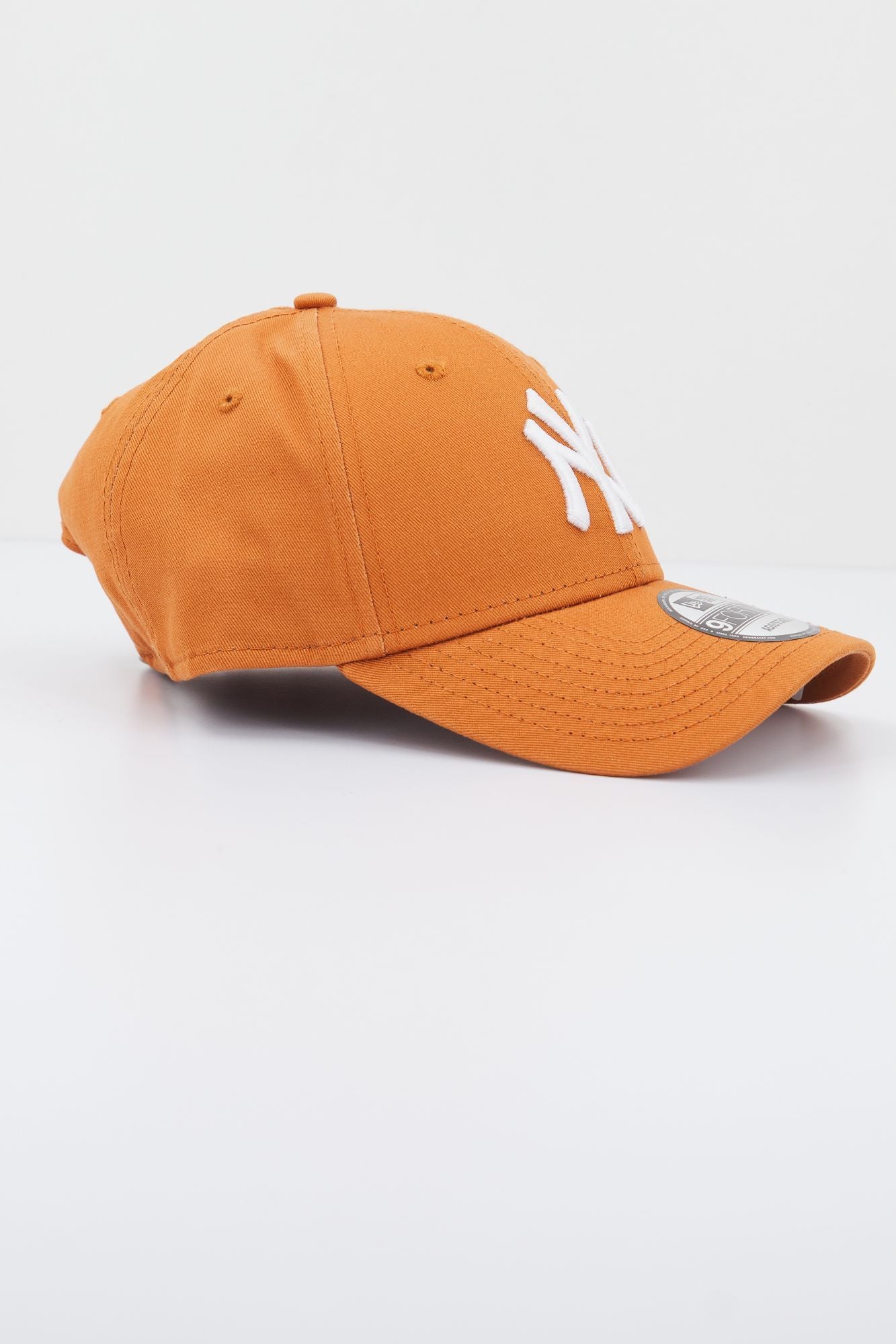 NEW ERA  LEAGUE ESSENTIAL 9FORTY NE en color NARANJA (3)