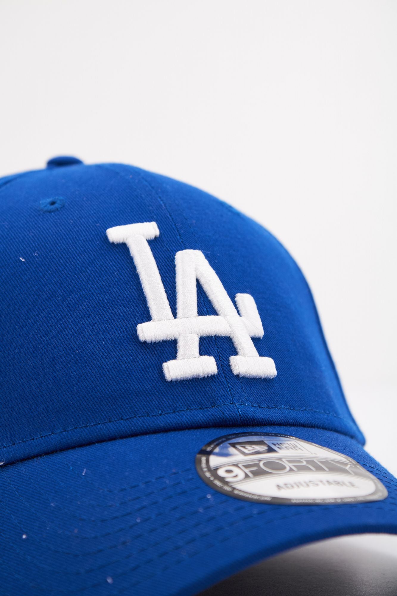 NEW ERA LEAGUE ESSENTIAL 9FORTY en color AZUL (4)