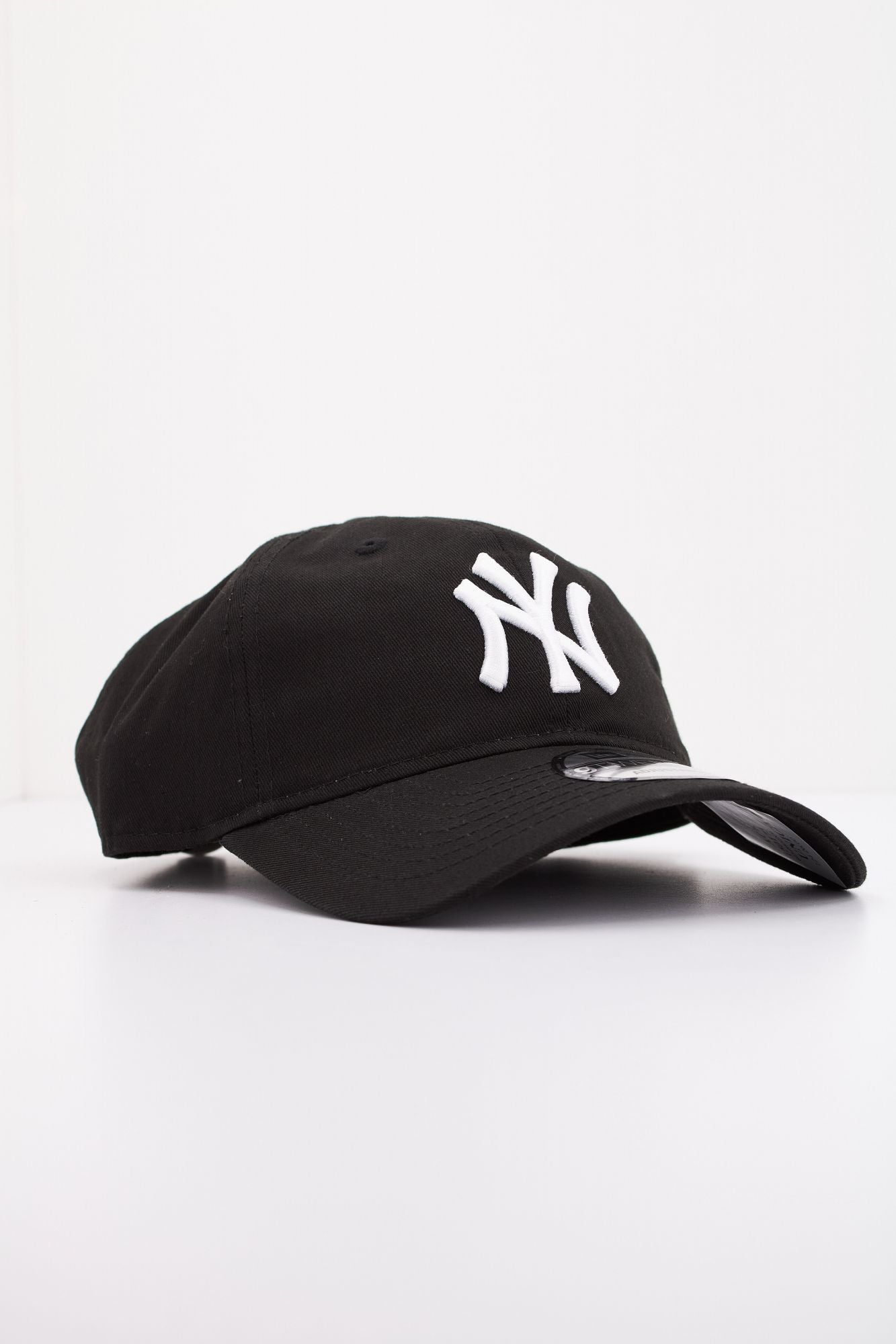 NEW ERA  LEAGUE ESS 9TWENTY en color NEGRO (2)